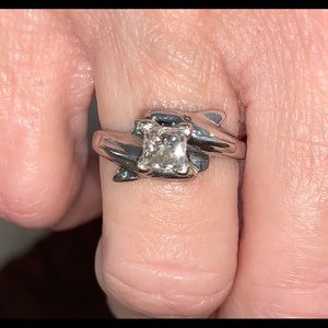 3/4 carat dolphin diamond ring